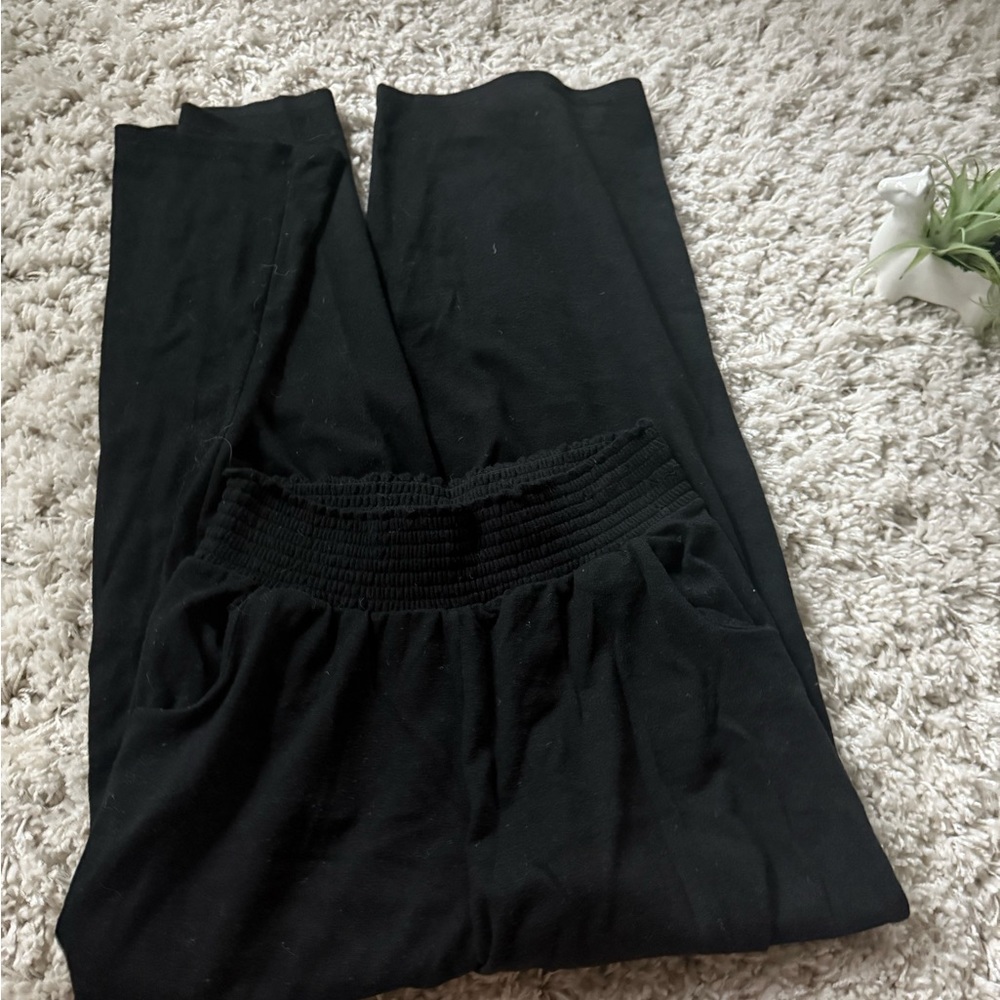 Mossimo super cute stylish Black wide leg stretchy flowy pants
